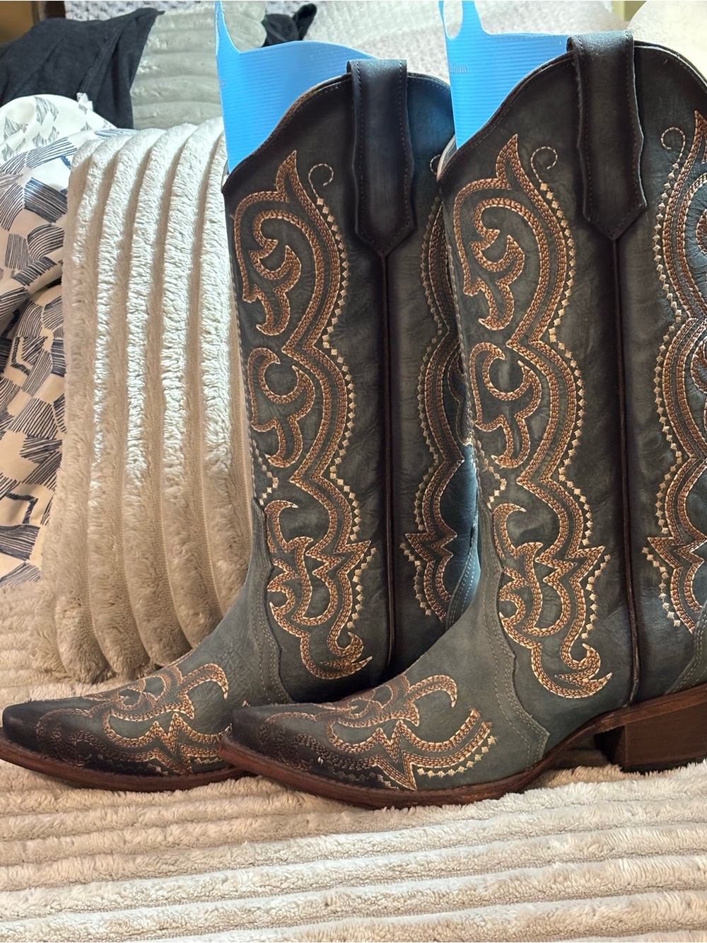 Embroidered Western Leather Cowboy Boots - Blue with Tan Stitching- Circle G - Picture 2 of 7